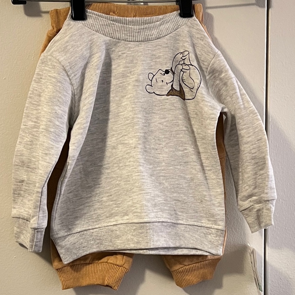 Kids Winnie The Pooh Sweatsuit (Size 6/9M) NWT For a boy or girl